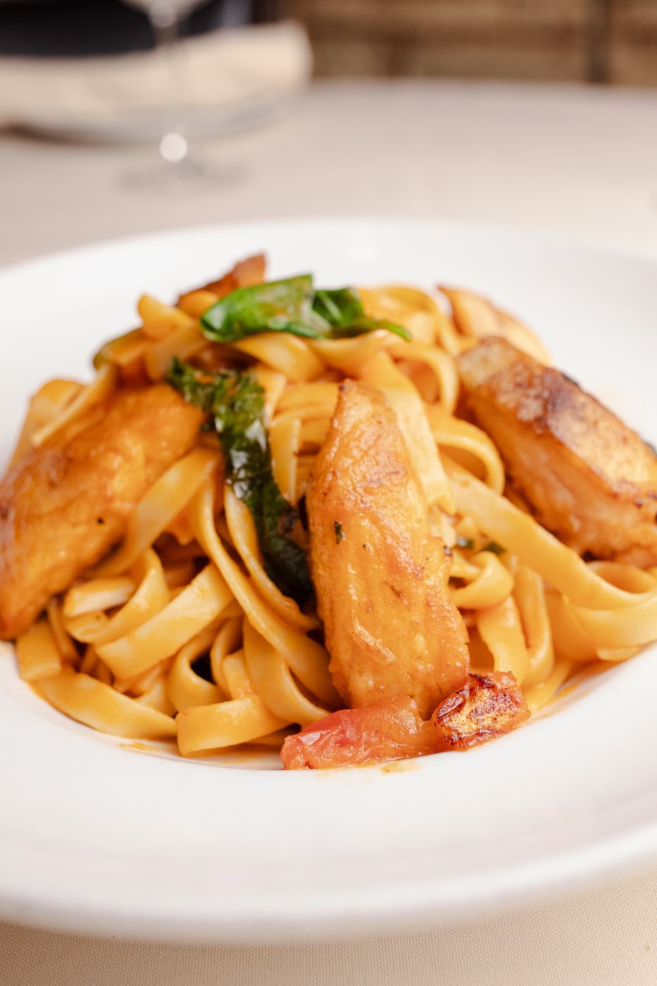 Fettuccine with chicken and basil