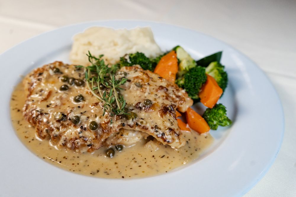 Chicken piccata with mashed potatoes