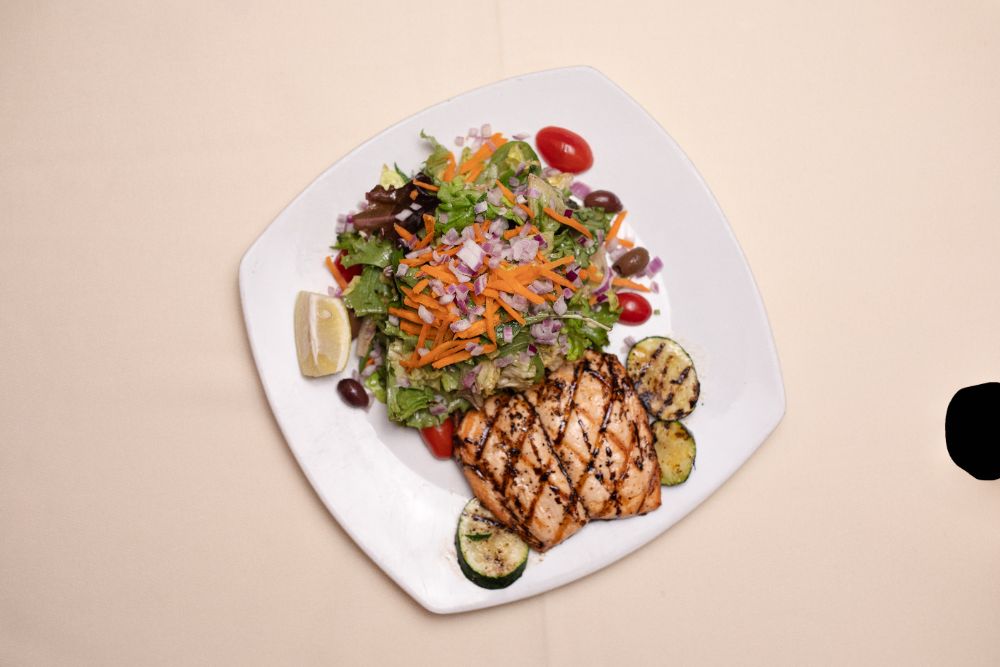 Grilled salmon salad